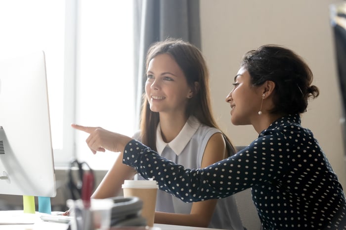 Woman Coaching an Employee, an essential leadership skill