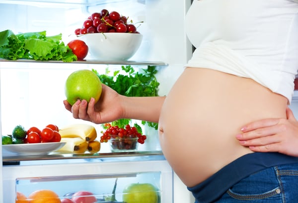pregnant_and_diet_85737549.jpg